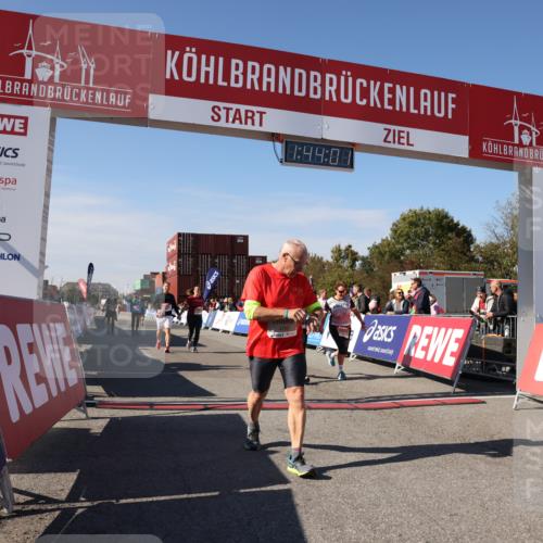 03.10.2025 - Köhlbrandbrückenlauf Lena Gebhardt http://msf.ph/oto/9078512 03.10.2025 13:44:01 Ziel 4295, 5351, 5445, 6010, 6011, 6550 meine-sportfotos.de