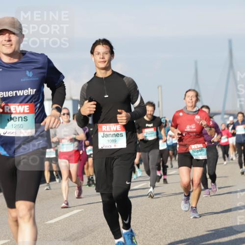 03.10.2025 - Köhlbrandbrückenlauf Jannik Wohlers http://msf.ph/oto/9078515 03.10.2025 09:53:01 Position 3 1250, 1089, 368 meine-sportfotos.de