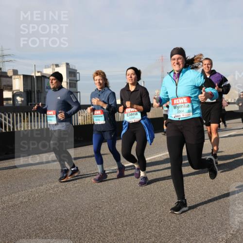 03.10.2025 - Köhlbrandbrückenlauf Lena Gebhardt http://msf.ph/oto/9078518 03.10.2025 10:03:04 Position 2 1147, 2304, 2140, 2078, 3151 meine-sportfotos.de