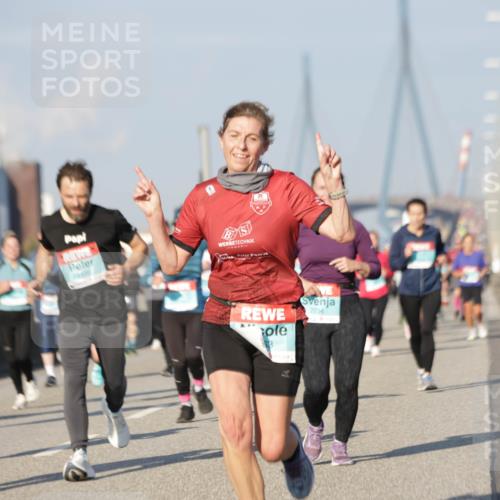 03.10.2025 - Köhlbrandbrückenlauf Jannik Wohlers http://msf.ph/oto/9078528 03.10.2025 09:53:02 Position 3 1306, 2734 meine-sportfotos.de
