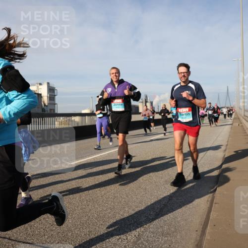 03.10.2025 - Köhlbrandbrückenlauf Lena Gebhardt http://msf.ph/oto/9078556 03.10.2025 10:03:05 Position 2 2304, 3151 meine-sportfotos.de