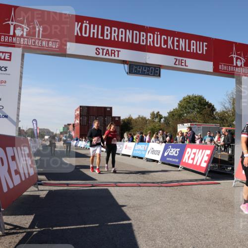 03.10.2025 - Köhlbrandbrückenlauf Lena Gebhardt http://msf.ph/oto/9078558 03.10.2025 13:44:04 Ziel 4295, 5415, 5416, 5445, 6010, 6011, 6550 meine-sportfotos.de