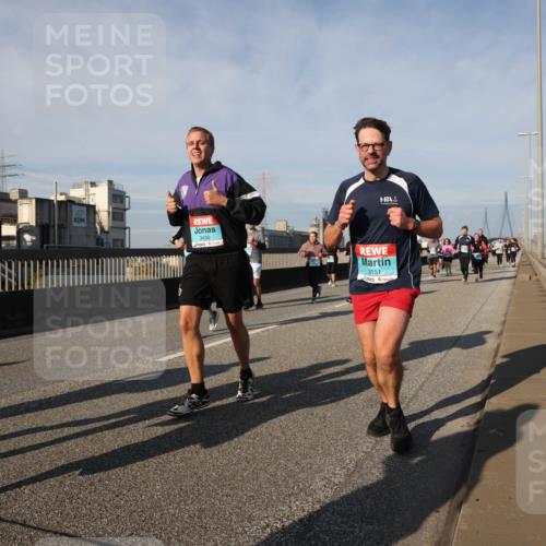 03.10.2025 - Köhlbrandbrückenlauf Lena Gebhardt http://msf.ph/oto/9078571 03.10.2025 10:03:06 Position 2 3430, 3151 meine-sportfotos.de