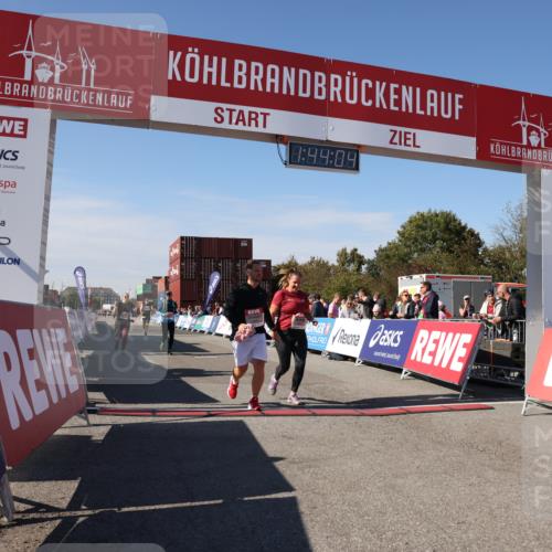 03.10.2025 - Köhlbrandbrückenlauf Lena Gebhardt http://msf.ph/oto/9078585 03.10.2025 13:44:05 Ziel 4295, 5415, 5416, 5445, 6010, 6011, 6550 meine-sportfotos.de