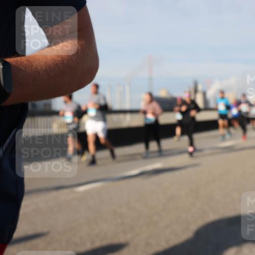 03.10.2025 - Köhlbrandbrückenlauf Lena Gebhardt http://msf.ph/oto/9078589 03.10.2025 10:03:06 Position 2  meine-sportfotos.de