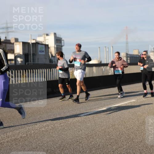 03.10.2025 - Köhlbrandbrückenlauf Lena Gebhardt http://msf.ph/oto/9078594 03.10.2025 10:03:07 Position 2  meine-sportfotos.de