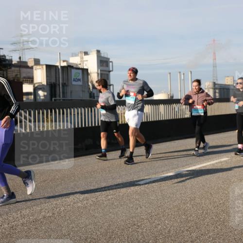 03.10.2025 - Köhlbrandbrückenlauf Lena Gebhardt http://msf.ph/oto/9078600 03.10.2025 10:03:07 Position 2 2524 meine-sportfotos.de