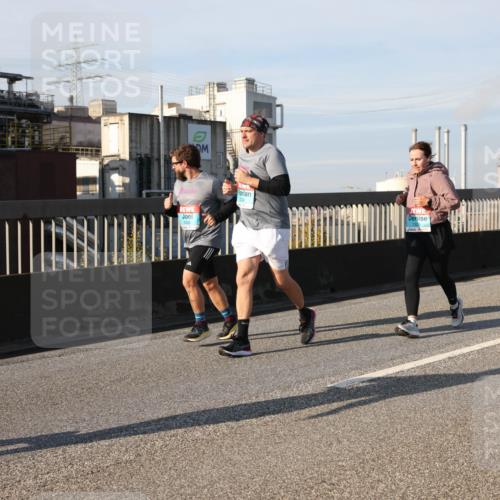 03.10.2025 - Köhlbrandbrückenlauf Lena Gebhardt http://msf.ph/oto/9078607 03.10.2025 10:03:07 Position 2 324 meine-sportfotos.de