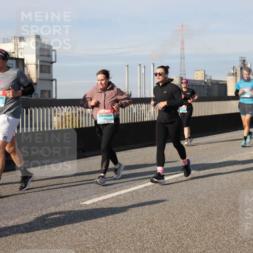 03.10.2025 - Köhlbrandbrückenlauf Lena Gebhardt http://msf.ph/oto/9078620 03.10.2025 10:03:07 Position 2 3024, 1320 meine-sportfotos.de
