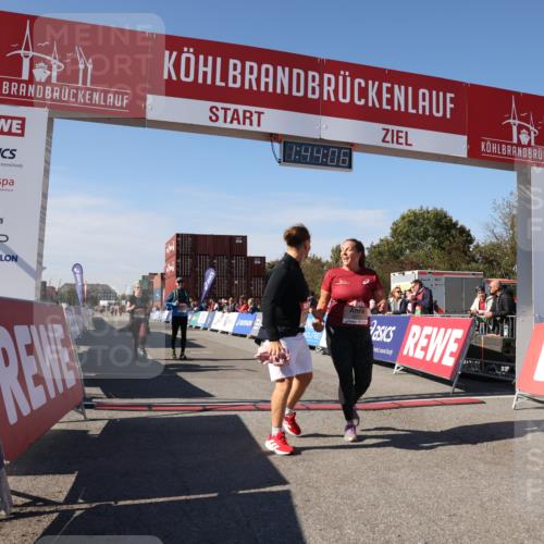 03.10.2025 - Köhlbrandbrückenlauf Lena Gebhardt http://msf.ph/oto/9078631 03.10.2025 13:44:06 Ziel 4295, 5415, 5416, 5445, 6010, 6011, 6550 meine-sportfotos.de