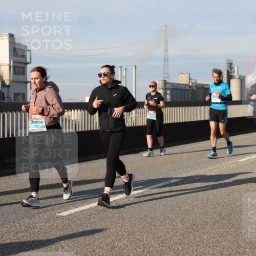 03.10.2025 - Köhlbrandbrückenlauf Lena Gebhardt http://msf.ph/oto/9078635 03.10.2025 10:03:08 Position 2 1320 meine-sportfotos.de