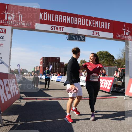 03.10.2025 - Köhlbrandbrückenlauf Lena Gebhardt http://msf.ph/oto/9078640 03.10.2025 13:44:07 Ziel 4295, 4906, 5415, 5416, 5445, 6010, 6011, 6550 meine-sportfotos.de