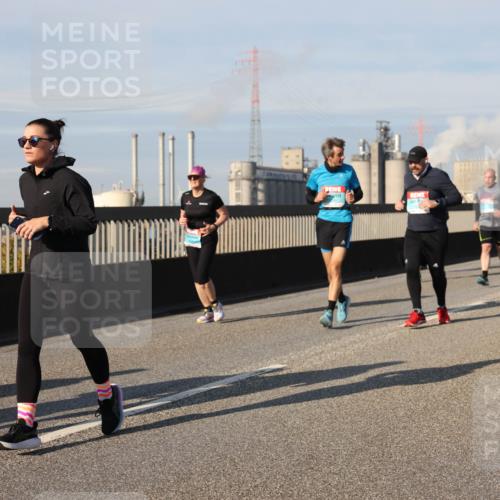03.10.2025 - Köhlbrandbrückenlauf Lena Gebhardt http://msf.ph/oto/9078641 03.10.2025 10:03:08 Position 2 1320 meine-sportfotos.de