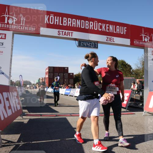 03.10.2025 - Köhlbrandbrückenlauf Lena Gebhardt http://msf.ph/oto/9078647 03.10.2025 13:44:07 Ziel 4295, 4906, 5415, 5416, 5445, 6010, 6011, 6550 meine-sportfotos.de