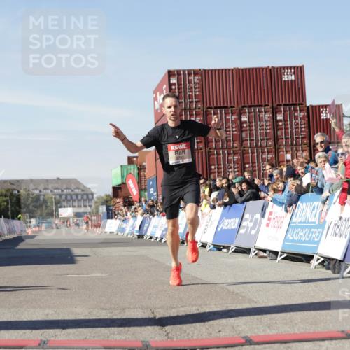 03.10.2025 - Köhlbrandbrückenlauf Jannik Wohlers http://msf.ph/oto/9078654 03.10.2025 12:49:00 Ziel 5797, 6240 meine-sportfotos.de