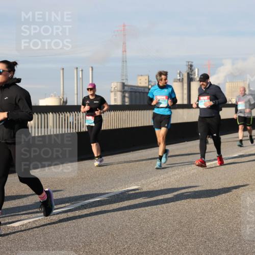 03.10.2025 - Köhlbrandbrückenlauf Lena Gebhardt http://msf.ph/oto/9078655 03.10.2025 10:03:08 Position 2 1173 meine-sportfotos.de