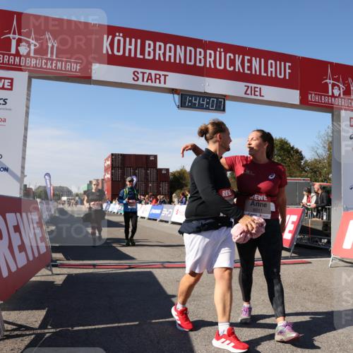 03.10.2025 - Köhlbrandbrückenlauf Lena Gebhardt http://msf.ph/oto/9078658 03.10.2025 13:44:07 Ziel 4295, 4906, 5415, 5416, 5445, 6010, 6011, 6550 meine-sportfotos.de