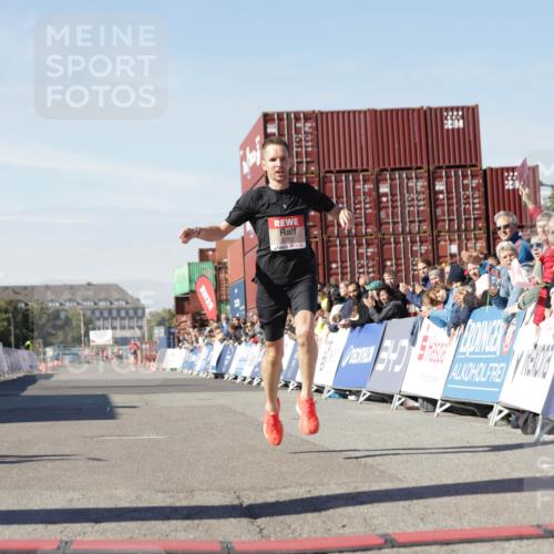 03.10.2025 - Köhlbrandbrückenlauf Jannik Wohlers http://msf.ph/oto/9078665 03.10.2025 12:49:00 Ziel 5797, 6240 meine-sportfotos.de