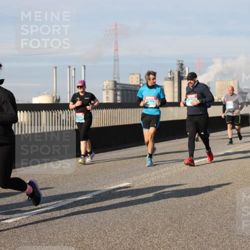03.10.2025 - Köhlbrandbrückenlauf Lena Gebhardt http://msf.ph/oto/9078669 03.10.2025 10:03:08 Position 2  meine-sportfotos.de