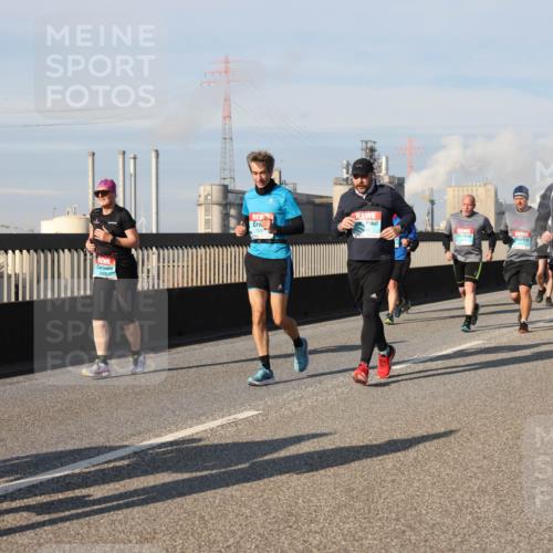 03.10.2025 - Köhlbrandbrückenlauf Lena Gebhardt http://msf.ph/oto/9078689 03.10.2025 10:03:09 Position 2 3147 meine-sportfotos.de