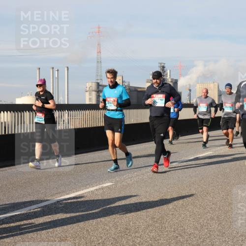 03.10.2025 - Köhlbrandbrückenlauf Lena Gebhardt http://msf.ph/oto/9078692 03.10.2025 10:03:09 Position 2  meine-sportfotos.de