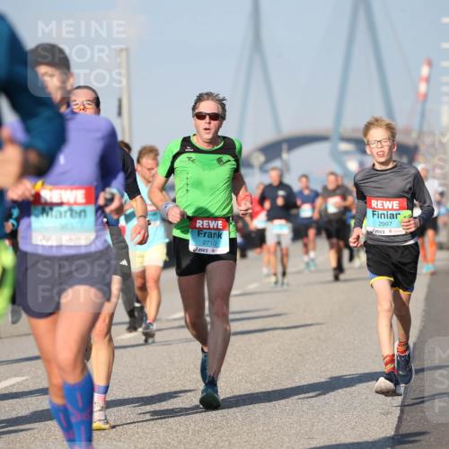 03.10.2025 - Köhlbrandbrückenlauf Jannik Wohlers http://msf.ph/oto/9078696 03.10.2025 09:45:59 Position 3 2710, 2997 meine-sportfotos.de
