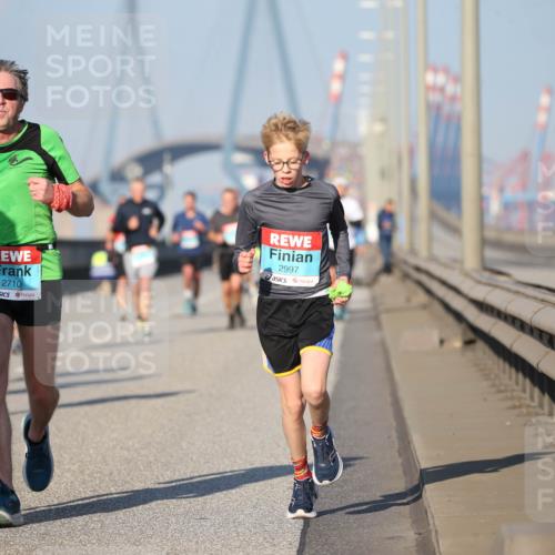 03.10.2025 - Köhlbrandbrückenlauf Jannik Wohlers http://msf.ph/oto/9078708 03.10.2025 09:46:00 Position 3 2710, 371, 2997 meine-sportfotos.de