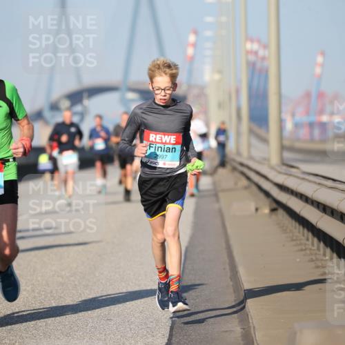 03.10.2025 - Köhlbrandbrückenlauf Jannik Wohlers http://msf.ph/oto/9078714 03.10.2025 09:46:00 Position 3 2710, 2997 meine-sportfotos.de