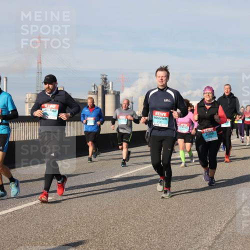 03.10.2025 - Köhlbrandbrückenlauf Lena Gebhardt http://msf.ph/oto/9078720 03.10.2025 10:03:09 Position 2 1345, 3147 meine-sportfotos.de