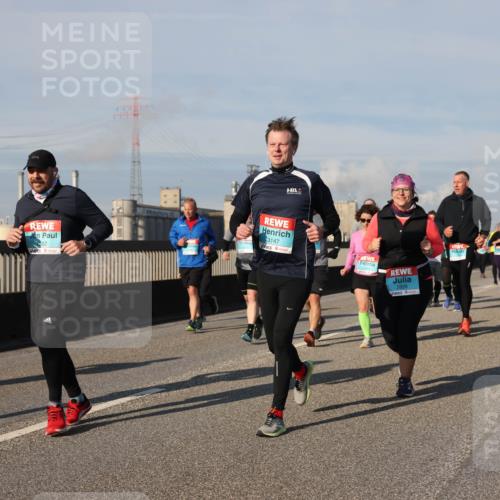 03.10.2025 - Köhlbrandbrückenlauf Lena Gebhardt http://msf.ph/oto/9078729 03.10.2025 10:03:10 Position 2 13, 3147, 2829 meine-sportfotos.de