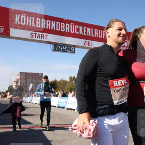 03.10.2025 - Köhlbrandbrückenlauf Lena Gebhardt http://msf.ph/oto/9078737 03.10.2025 13:44:09 Ziel 4295, 4906, 5415, 5416, 5445, 6010, 6011, 6550 meine-sportfotos.de
