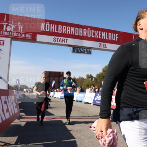 03.10.2025 - Köhlbrandbrückenlauf Lena Gebhardt http://msf.ph/oto/9078747 03.10.2025 13:44:09 Ziel 4295, 4906, 5415, 5416, 5445, 6010, 6011, 6550 meine-sportfotos.de