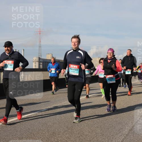 03.10.2025 - Köhlbrandbrückenlauf Lena Gebhardt http://msf.ph/oto/9078749 03.10.2025 10:03:10 Position 2 345, 3147 meine-sportfotos.de