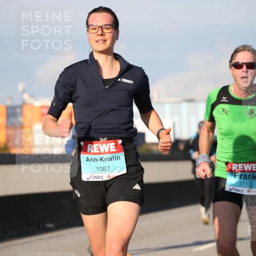 03.10.2025 - Köhlbrandbrückenlauf Jannik Wohlers http://msf.ph/oto/9078751 03.10.2025 09:46:03 Position 3 1087, 2710 meine-sportfotos.de