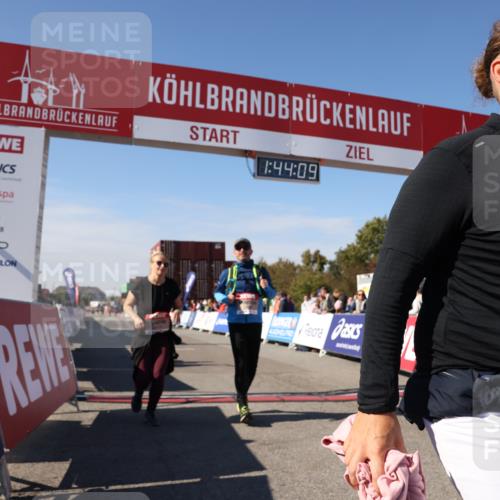 03.10.2025 - Köhlbrandbrückenlauf Lena Gebhardt http://msf.ph/oto/9078755 03.10.2025 13:44:09 Ziel 4295, 4906, 5415, 5416, 5445, 6010, 6011, 6550 meine-sportfotos.de