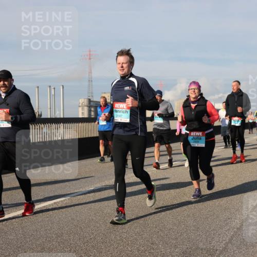 03.10.2025 - Köhlbrandbrückenlauf Lena Gebhardt http://msf.ph/oto/9078756 03.10.2025 10:03:10 Position 2 1382, 3147, 2829 meine-sportfotos.de