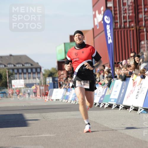 03.10.2025 - Köhlbrandbrückenlauf Jannik Wohlers http://msf.ph/oto/9078760 03.10.2025 12:49:16 Ziel 6514 meine-sportfotos.de