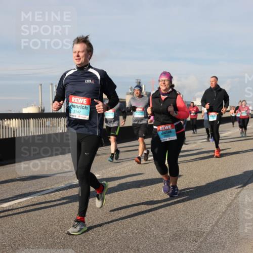 03.10.2025 - Köhlbrandbrückenlauf Lena Gebhardt http://msf.ph/oto/9078773 03.10.2025 10:03:11 Position 2 1382, 3147, 2829 meine-sportfotos.de