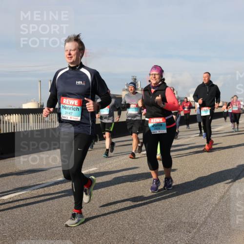 03.10.2025 - Köhlbrandbrückenlauf Lena Gebhardt http://msf.ph/oto/9078779 03.10.2025 10:03:11 Position 2 1382, 3147, 2829 meine-sportfotos.de