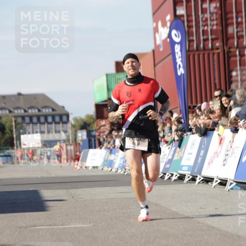 03.10.2025 - Köhlbrandbrückenlauf Jannik Wohlers http://msf.ph/oto/9078780 03.10.2025 12:49:16 Ziel 6514 meine-sportfotos.de