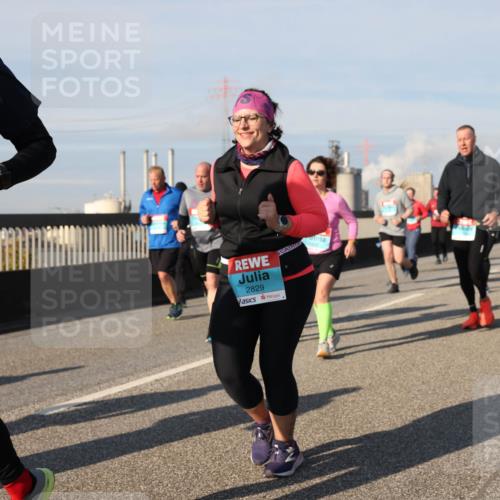 03.10.2025 - Köhlbrandbrückenlauf Lena Gebhardt http://msf.ph/oto/9078794 03.10.2025 10:03:11 Position 2 3147, 2829 meine-sportfotos.de