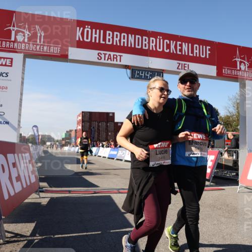 03.10.2025 - Köhlbrandbrückenlauf Lena Gebhardt http://msf.ph/oto/9078800 03.10.2025 13:44:11 Ziel 4906, 5415, 5416, 5445, 6010, 6011, 6550 meine-sportfotos.de