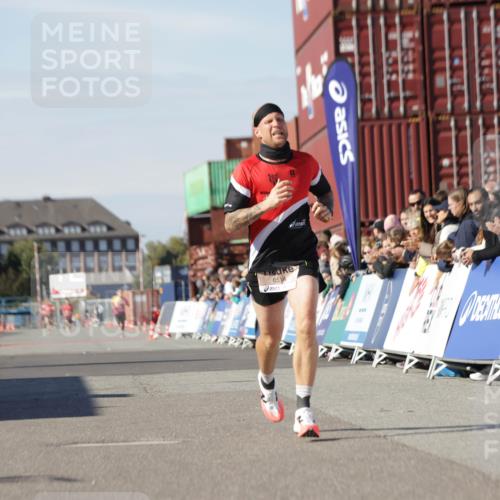 03.10.2025 - Köhlbrandbrückenlauf Jannik Wohlers http://msf.ph/oto/9078803 03.10.2025 12:49:16 Ziel 6514 meine-sportfotos.de