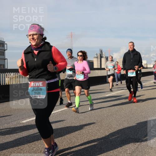 03.10.2025 - Köhlbrandbrückenlauf Lena Gebhardt http://msf.ph/oto/9078806 03.10.2025 10:03:12 Position 2 2829, 1629 meine-sportfotos.de