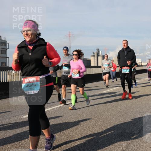 03.10.2025 - Köhlbrandbrückenlauf Lena Gebhardt http://msf.ph/oto/9078813 03.10.2025 10:03:12 Position 2 2829 meine-sportfotos.de