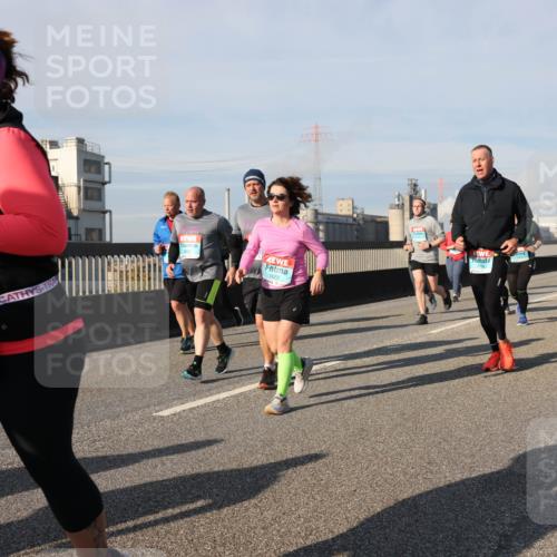 03.10.2025 - Köhlbrandbrückenlauf Lena Gebhardt http://msf.ph/oto/9078819 03.10.2025 10:03:12 Position 2 2829, 1629 meine-sportfotos.de