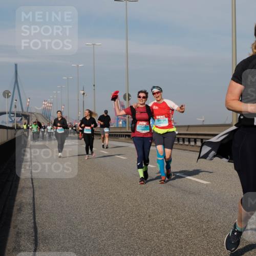 03.10.2025 - Köhlbrandbrückenlauf Fabian Wolf http://msf.ph/oto/9078825 03.10.2025 10:16:49 Position 3 3413, 3412 meine-sportfotos.de