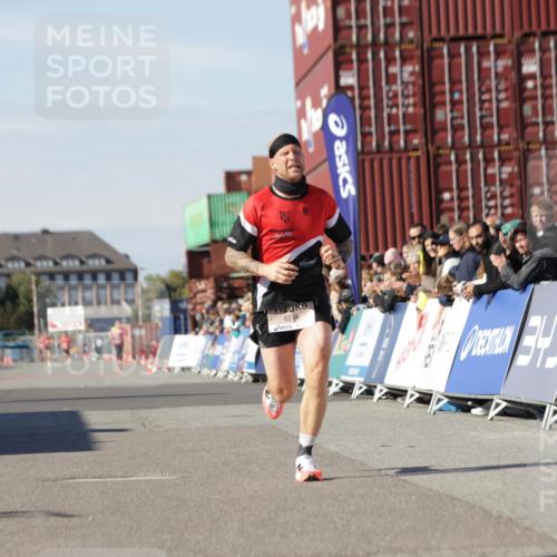 03.10.2025 - Köhlbrandbrückenlauf Jannik Wohlers http://msf.ph/oto/9078829 03.10.2025 12:49:16 Ziel 6514 meine-sportfotos.de