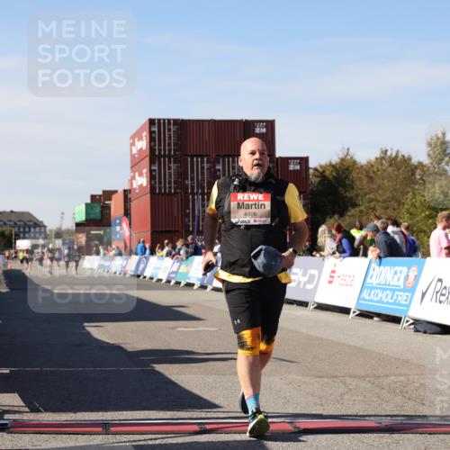 03.10.2025 - Köhlbrandbrückenlauf Lena Gebhardt http://msf.ph/oto/9078838 03.10.2025 13:44:14 Ziel 4906, 5415, 5416, 6010, 6011 meine-sportfotos.de