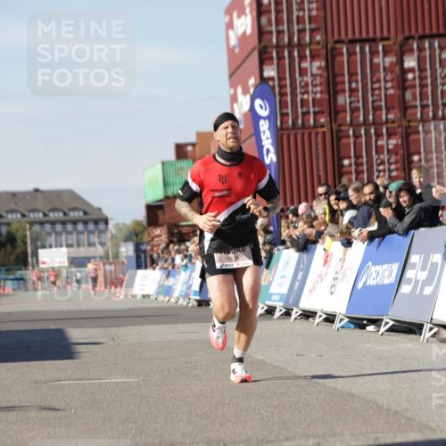 03.10.2025 - Köhlbrandbrückenlauf Jannik Wohlers http://msf.ph/oto/9078841 03.10.2025 12:49:16 Ziel 6514 meine-sportfotos.de